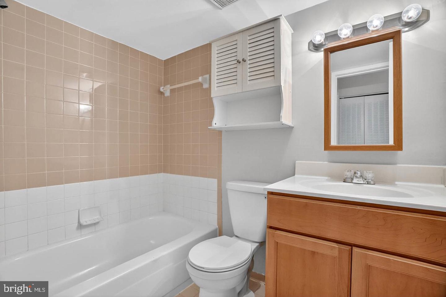 LONG REACH HOUSE CONDOMINIUMS - Residential