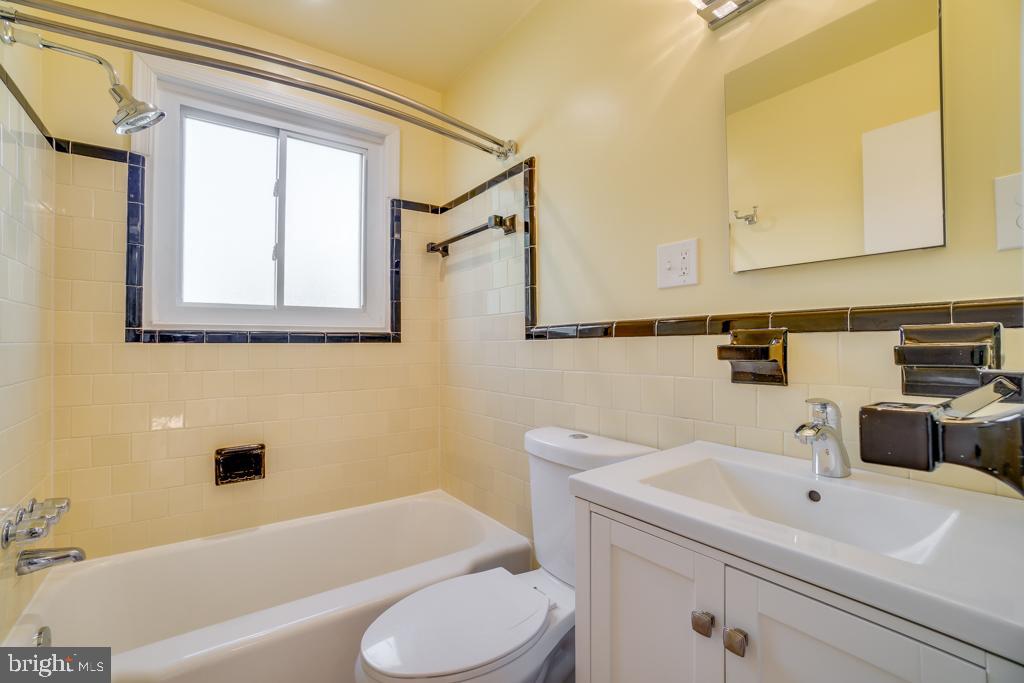 CAVALIER HOMES - Residential Lease