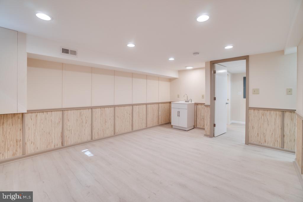 CAVALIER HOMES - Residential Lease