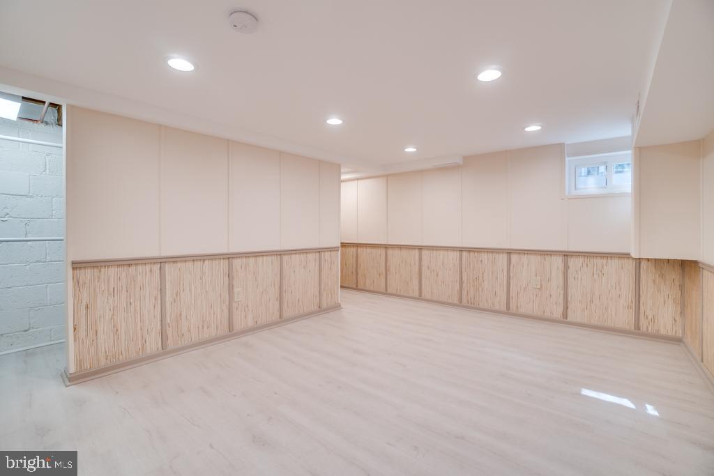 CAVALIER HOMES - Residential Lease