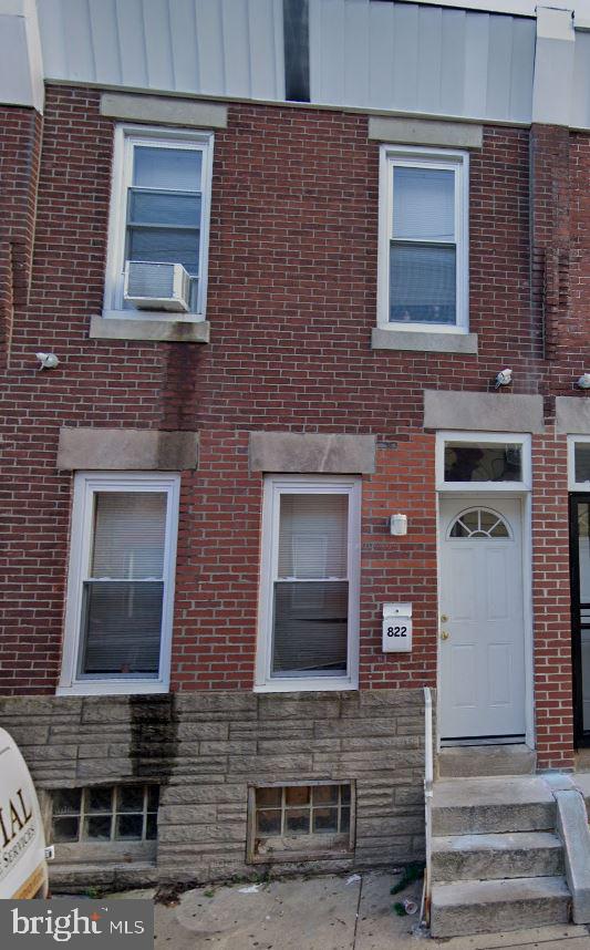 822 E Willard is being sold with vacant lot 820 E Willard right next door. Great 3 bed/ 1 bath investment opportunity with the vacant lot next door.