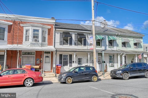 Townhouse For Sale - 242 N 3rd Street<br/> HAMBURG, PA 19526