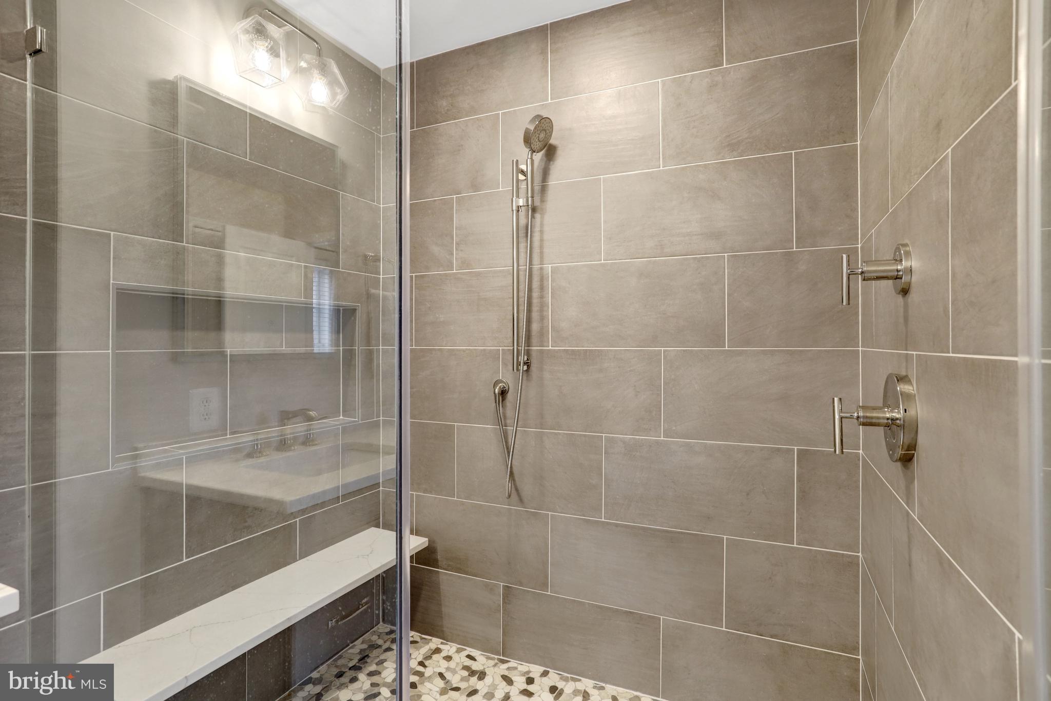 TARA - LEEWAY HEIGHTS - Residential