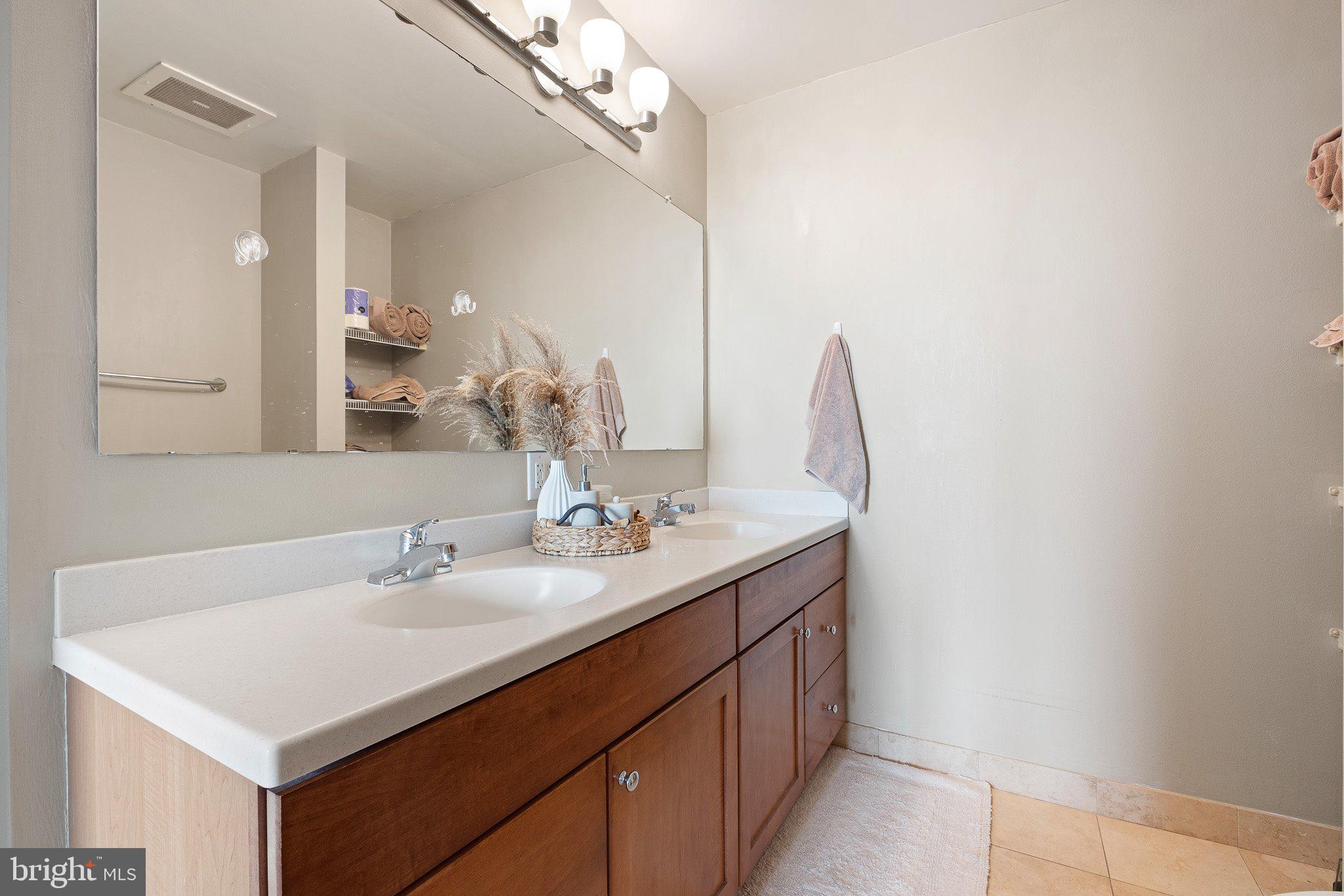 RIVER TOWER CHRIST L - Residential