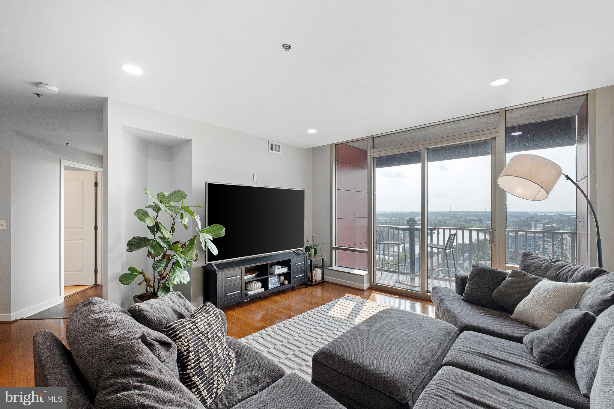 RIVER TOWER CHRIST L - Residential