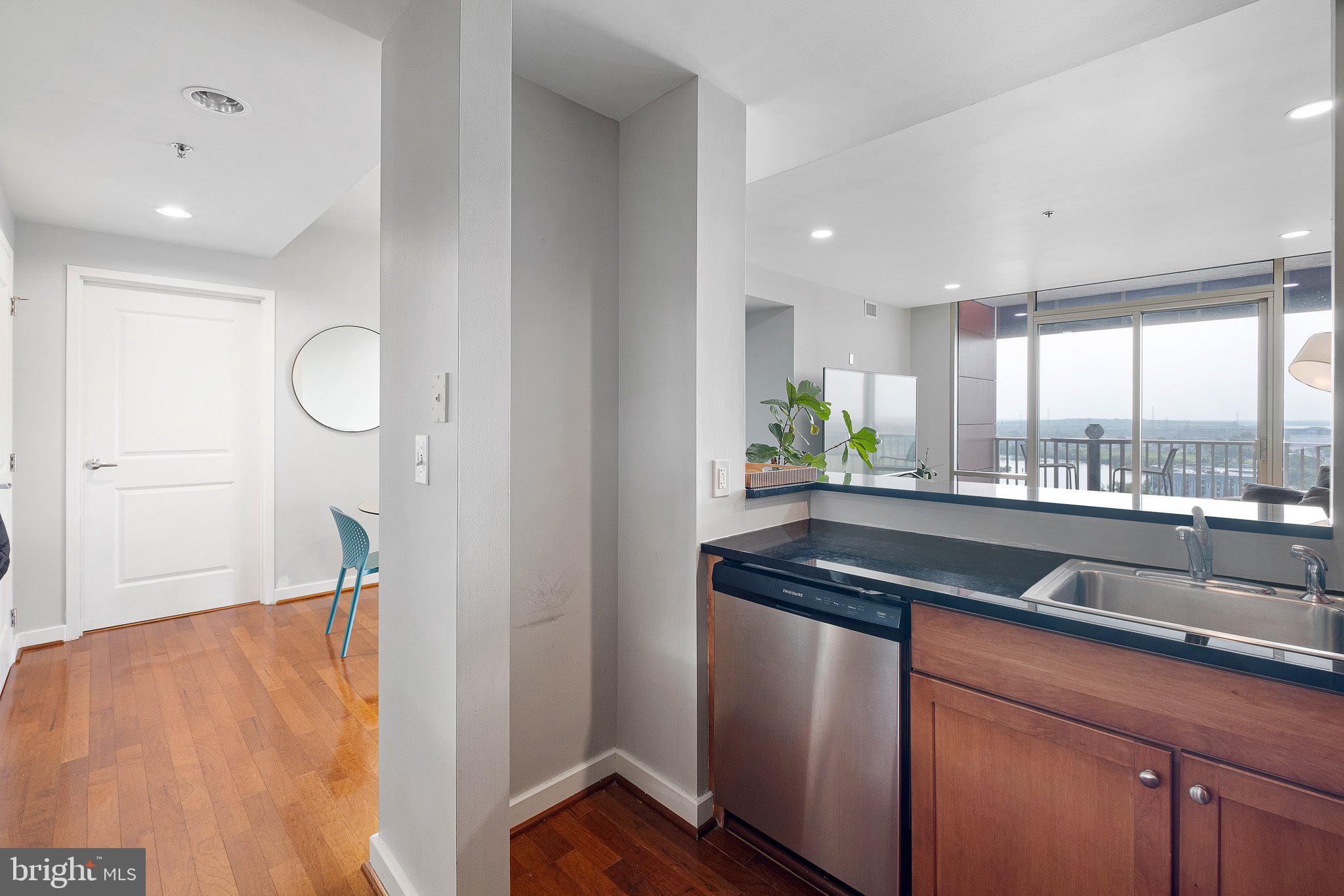 RIVER TOWER CHRIST L - Residential