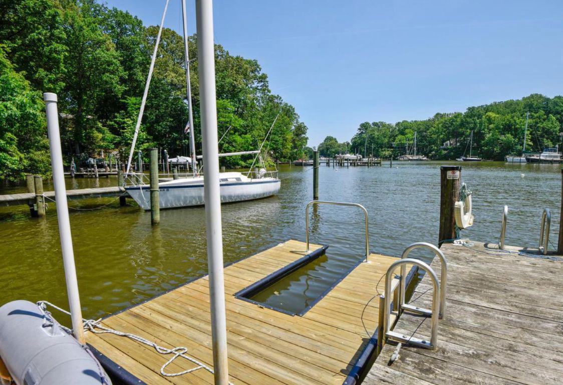 ANNAPOLIS ROADS - Residential