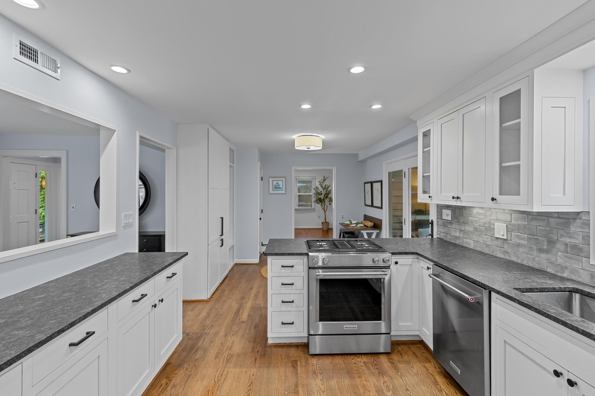 ANNAPOLIS ROADS - Residential