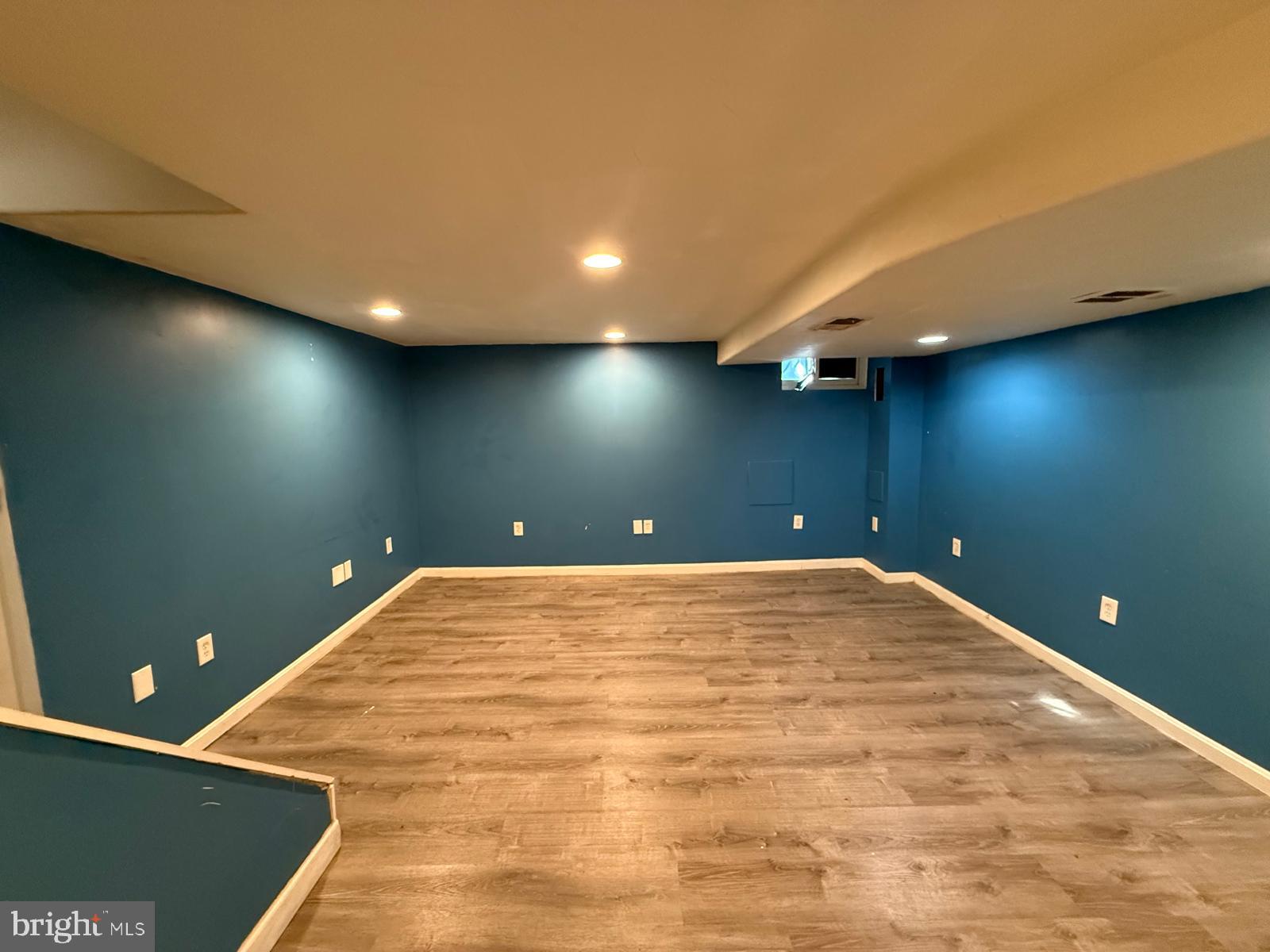 HAWTHORNE - Residential Lease