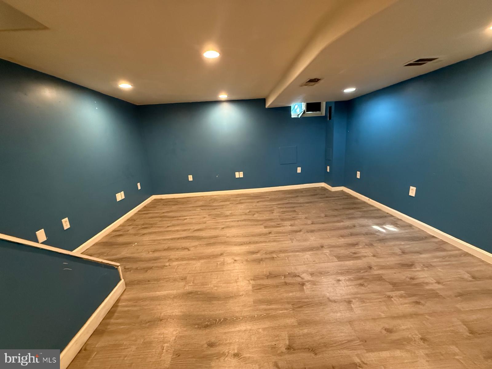 HAWTHORNE - Residential Lease