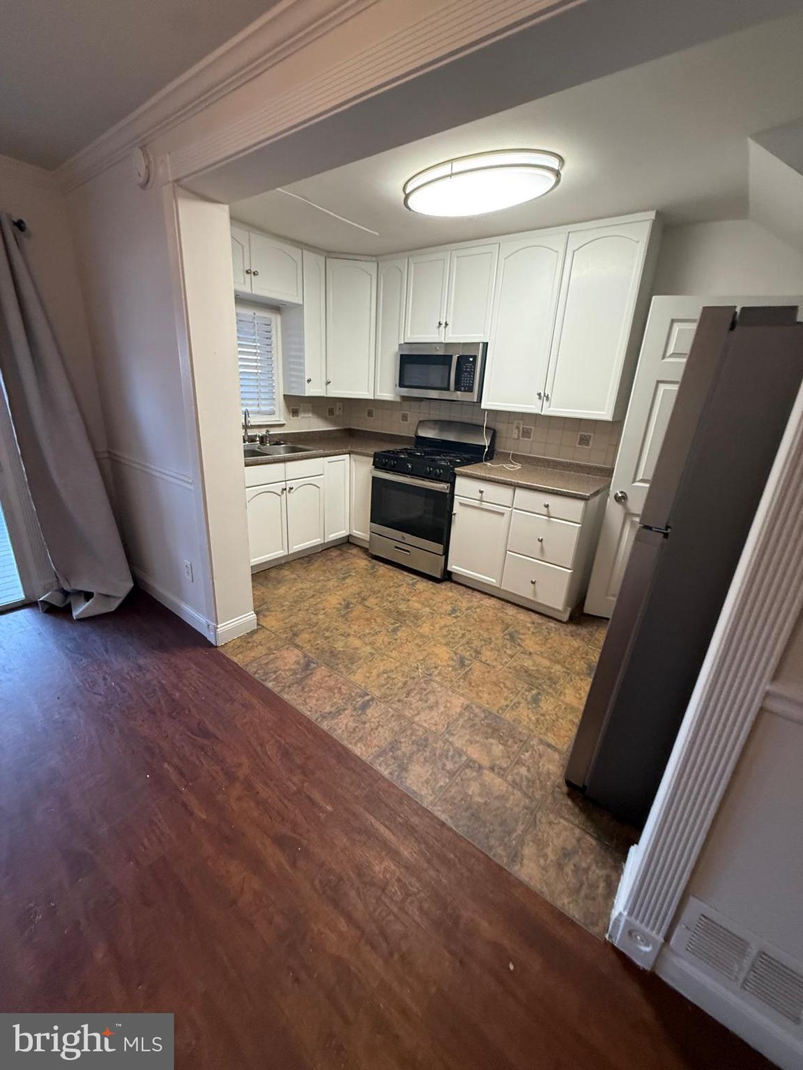 HAWTHORNE - Residential Lease