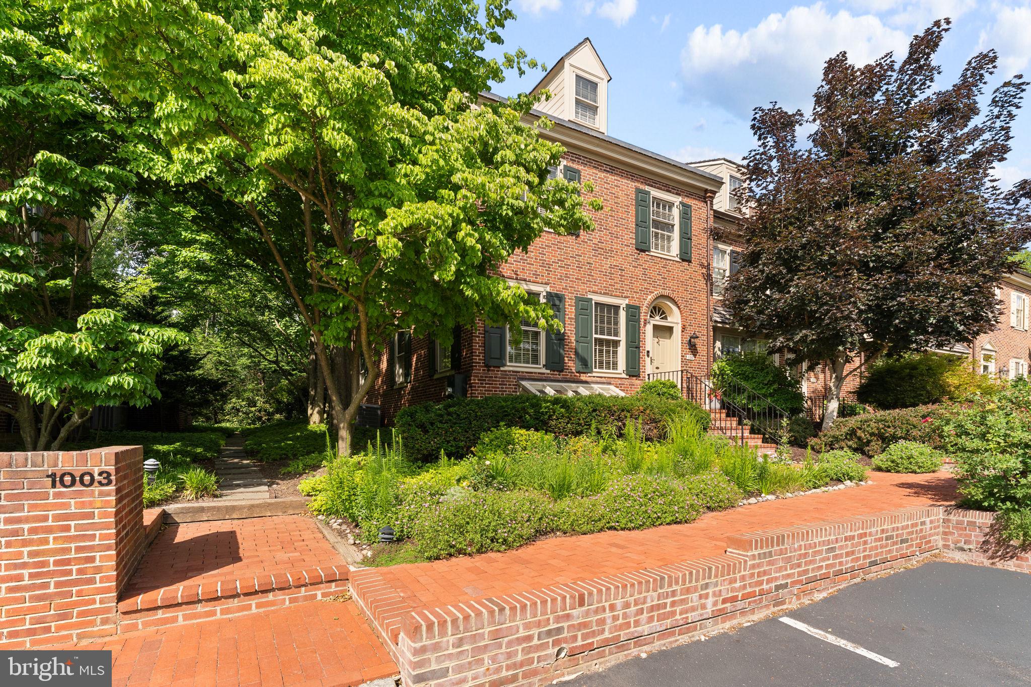 1100 QUINARD COURT