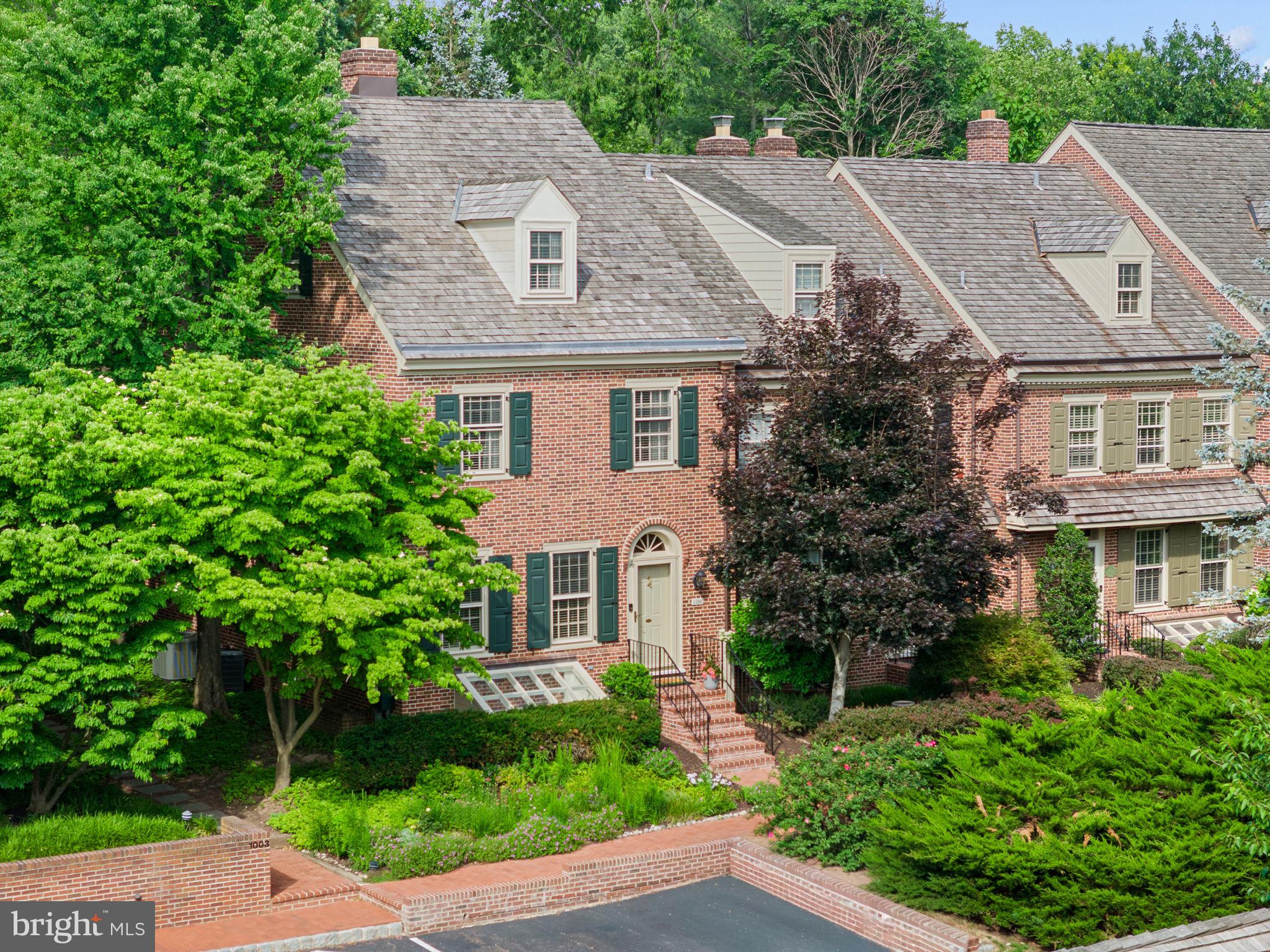 1100 QUINARD COURT