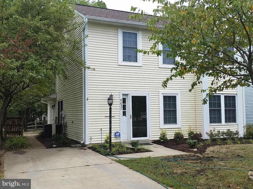 Professionally renovated 3 bedroom 2 1/2 bathroom conveniently located for to shopping, restaurants, new library & schools. Upgraded throughout, including granite, upgraded cabinets, stainless steel appliances, laminate flooring, new vanities, custom paint,deck, fenced backyard & more! Move in ready! Enjoy the community walking trails, tot lots & pool.