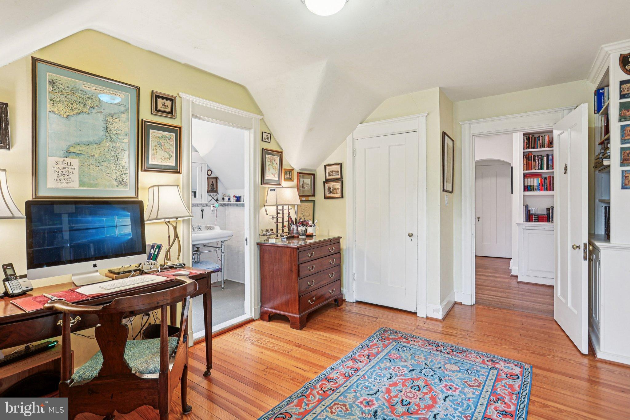 CHESTNUT HILL - Residential