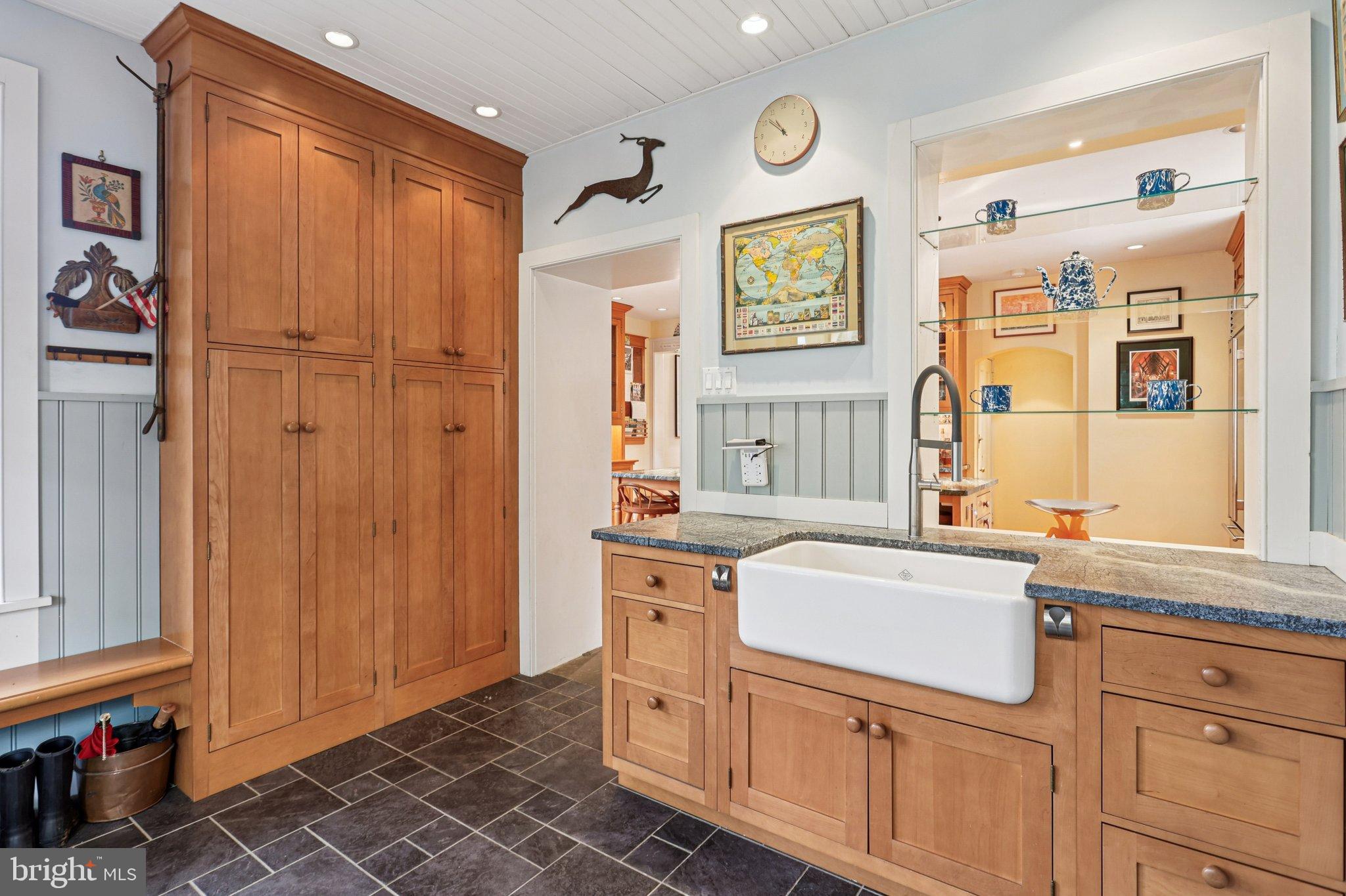 CHESTNUT HILL - Residential