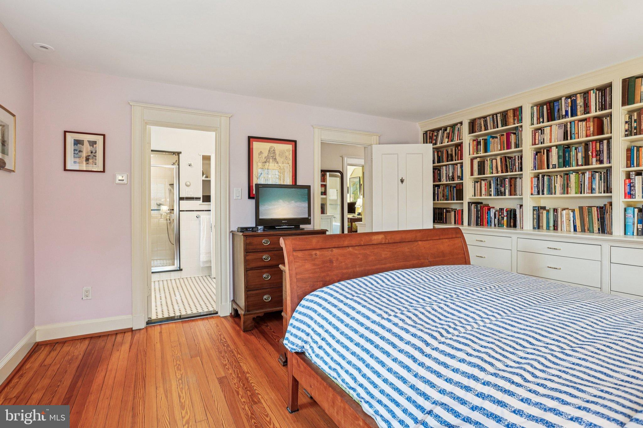 CHESTNUT HILL - Residential