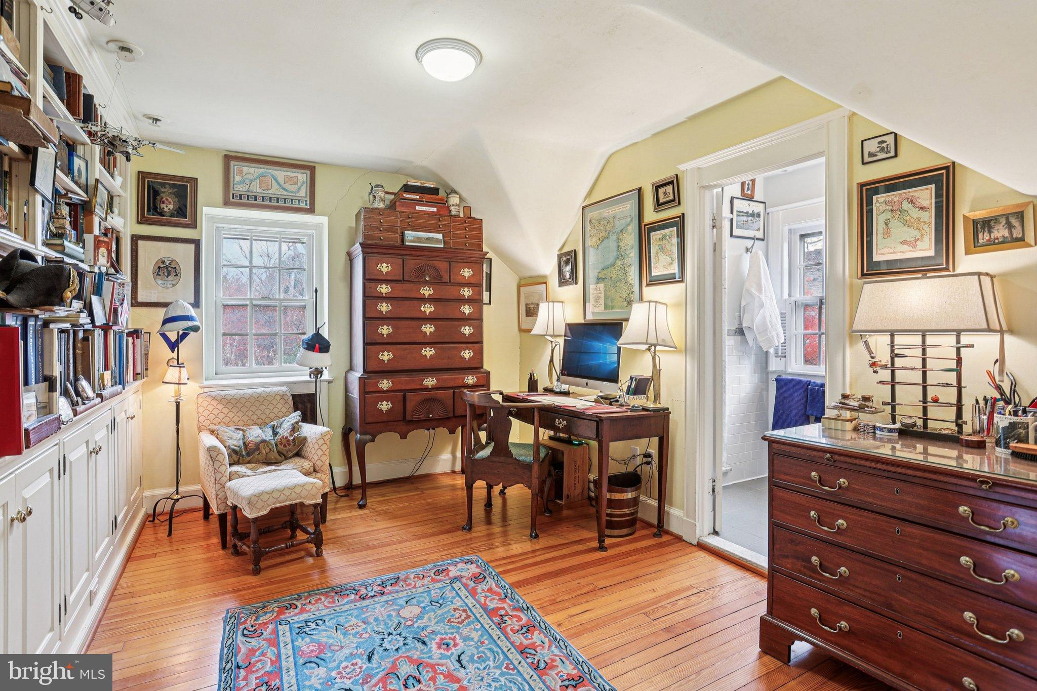 CHESTNUT HILL - Residential