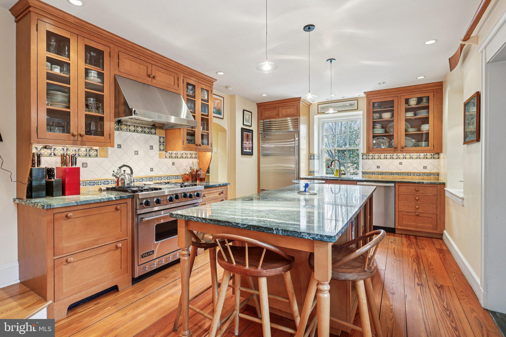 CHESTNUT HILL - Residential