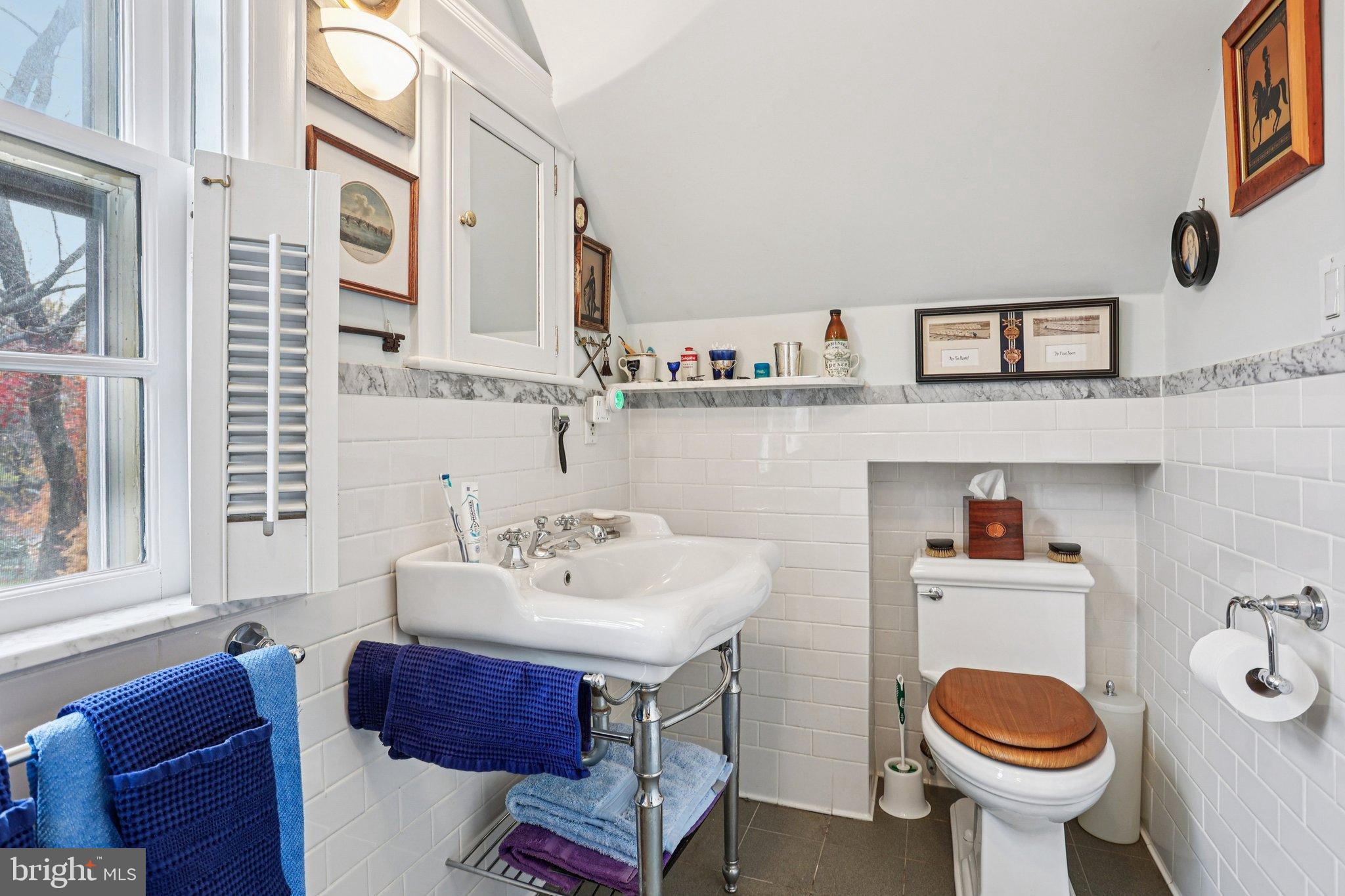 CHESTNUT HILL - Residential