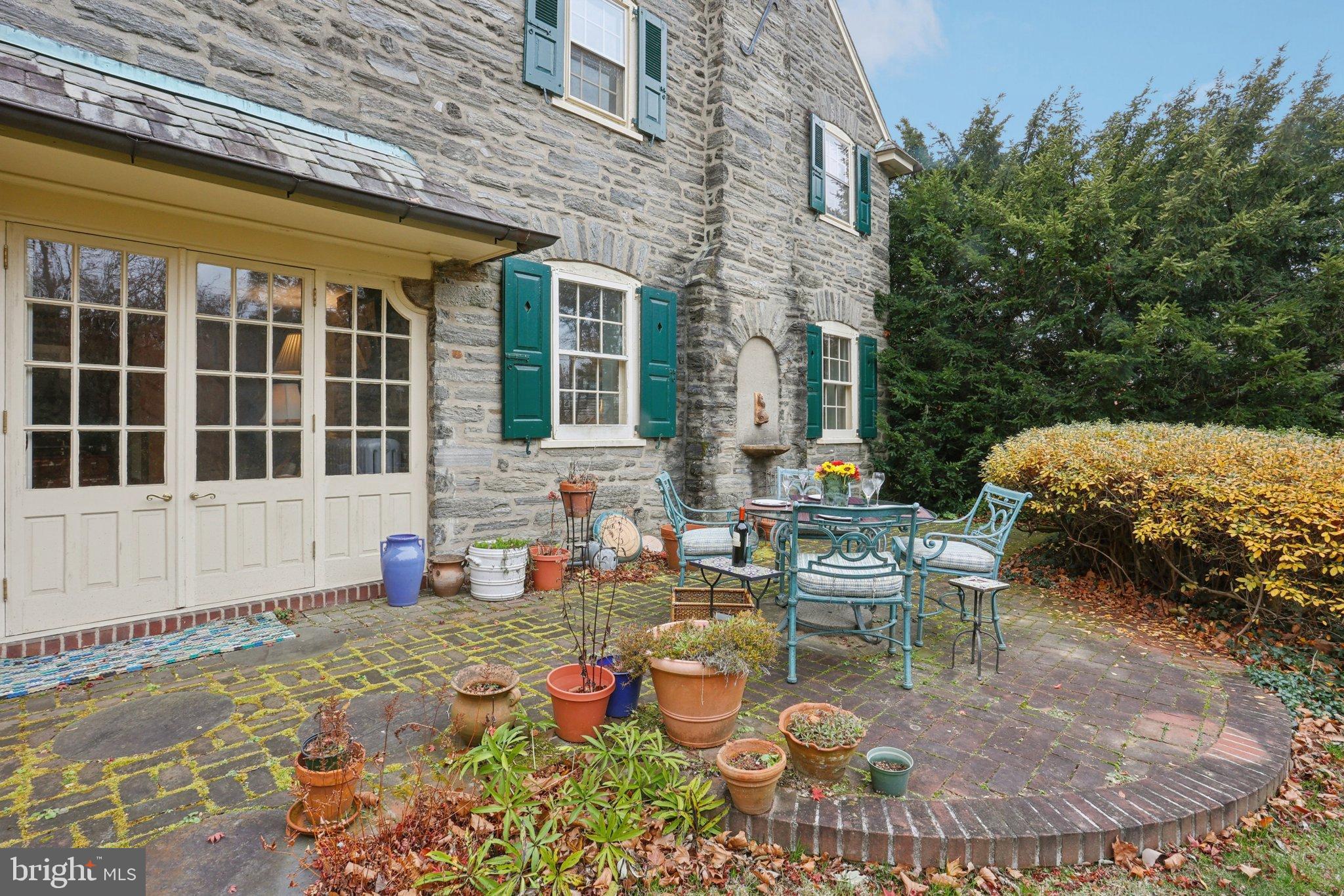 CHESTNUT HILL - Residential
