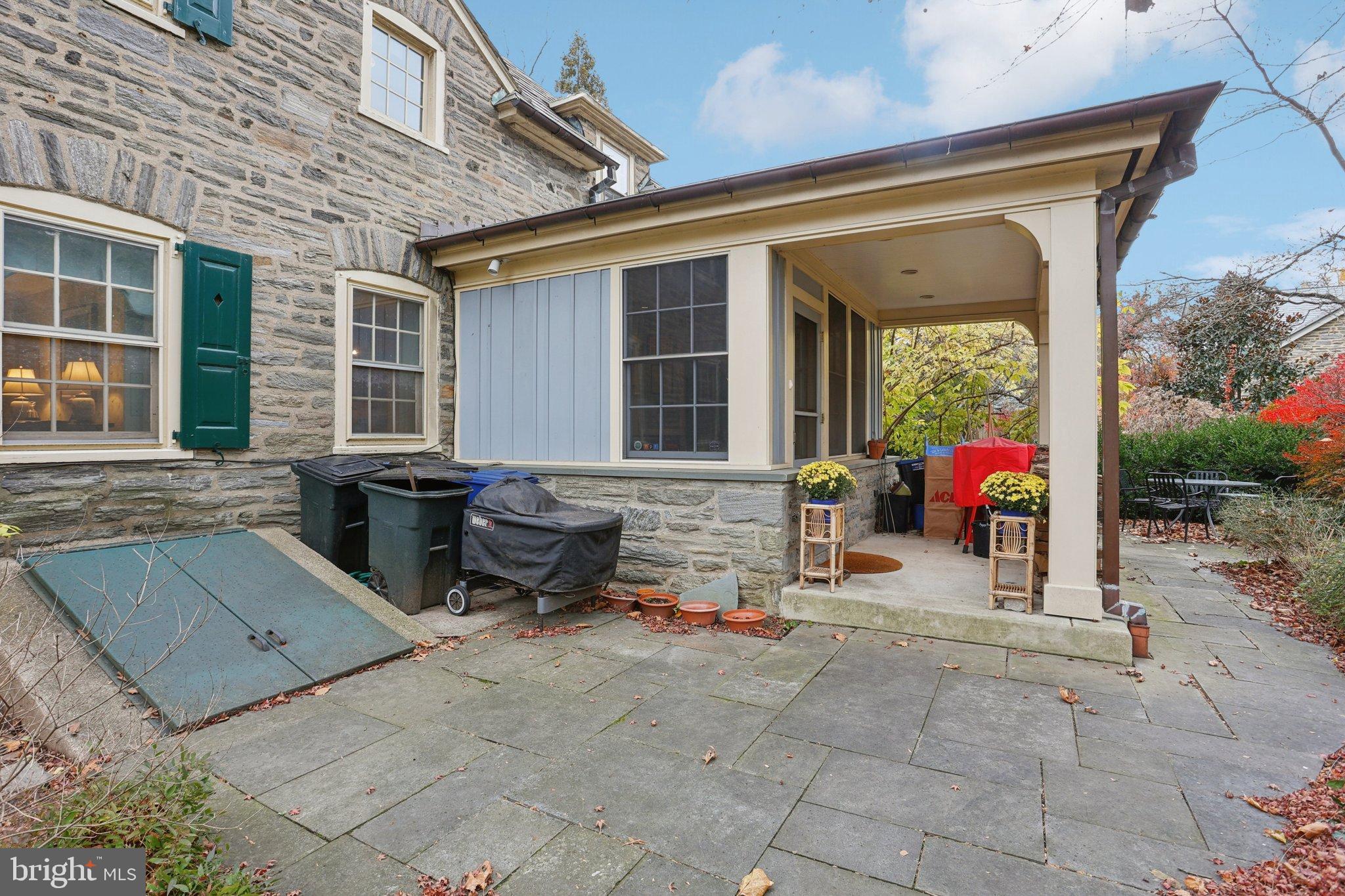 CHESTNUT HILL - Residential