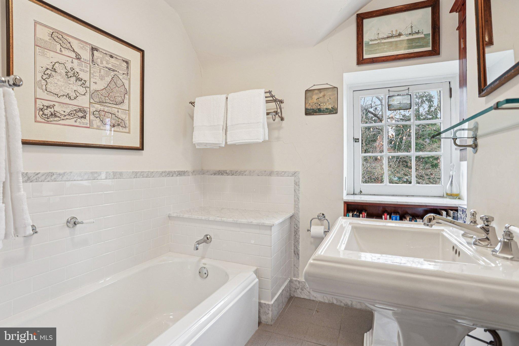 CHESTNUT HILL - Residential