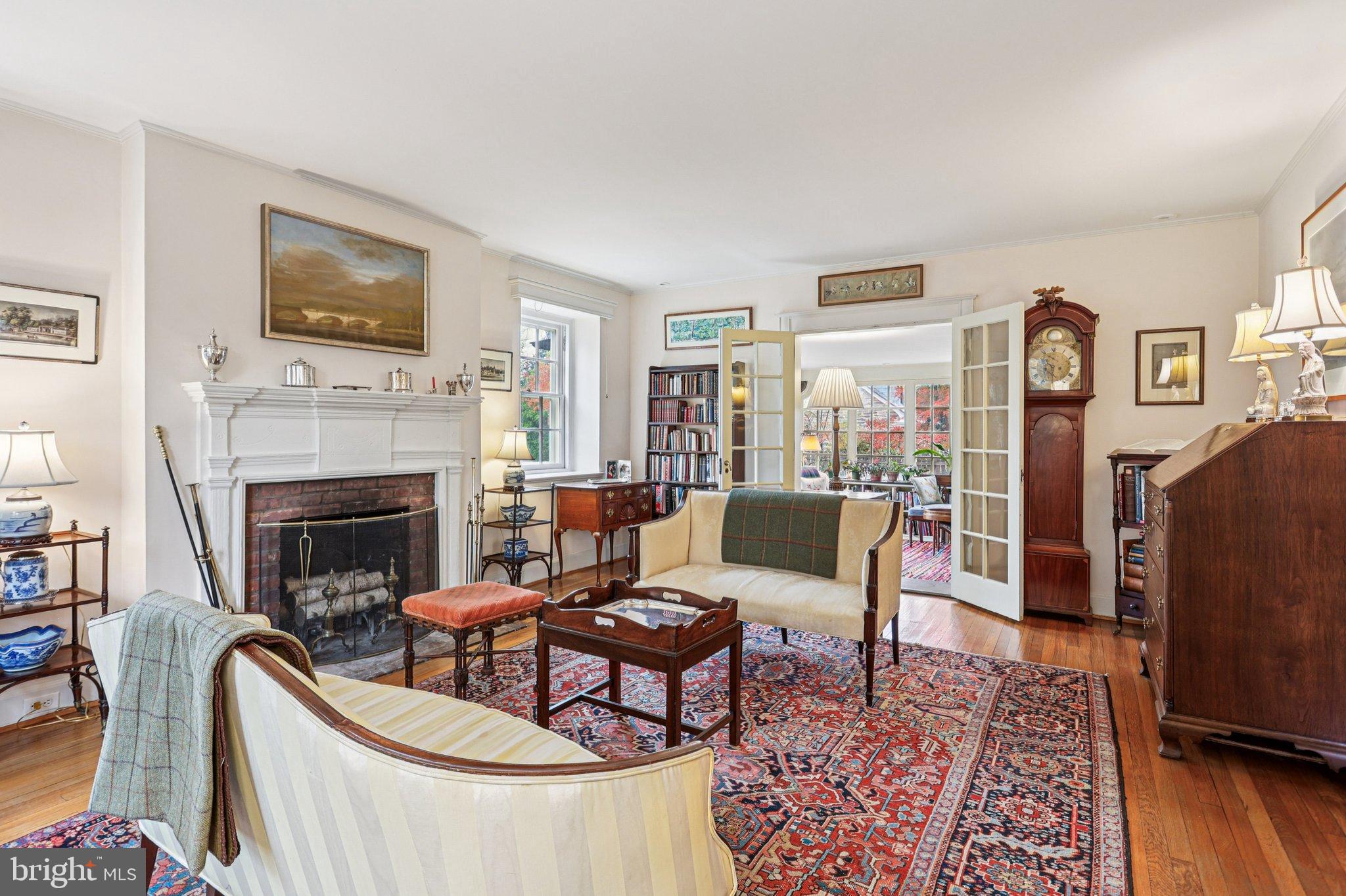 CHESTNUT HILL - Residential