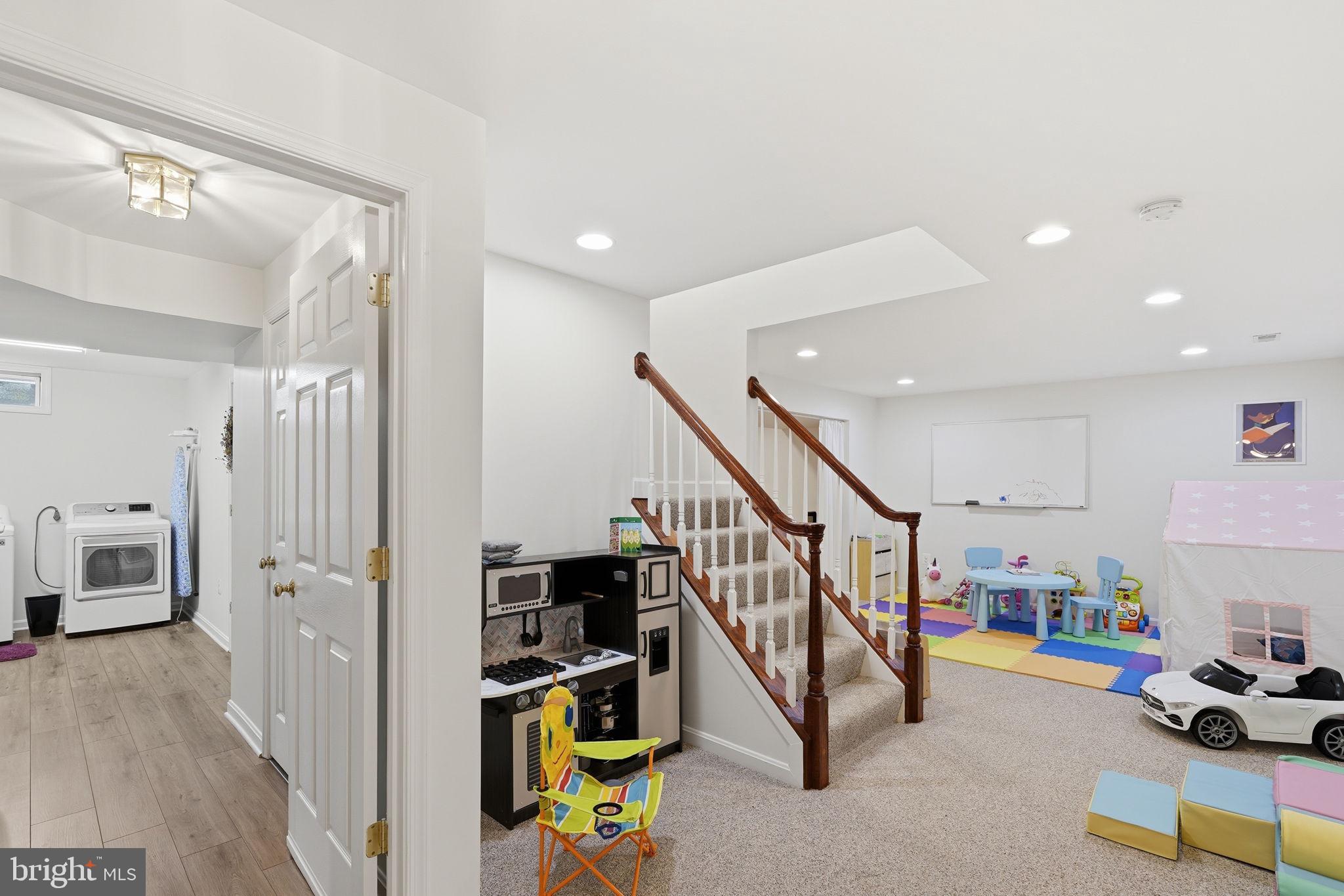 GOSHEN OAKS - Residential