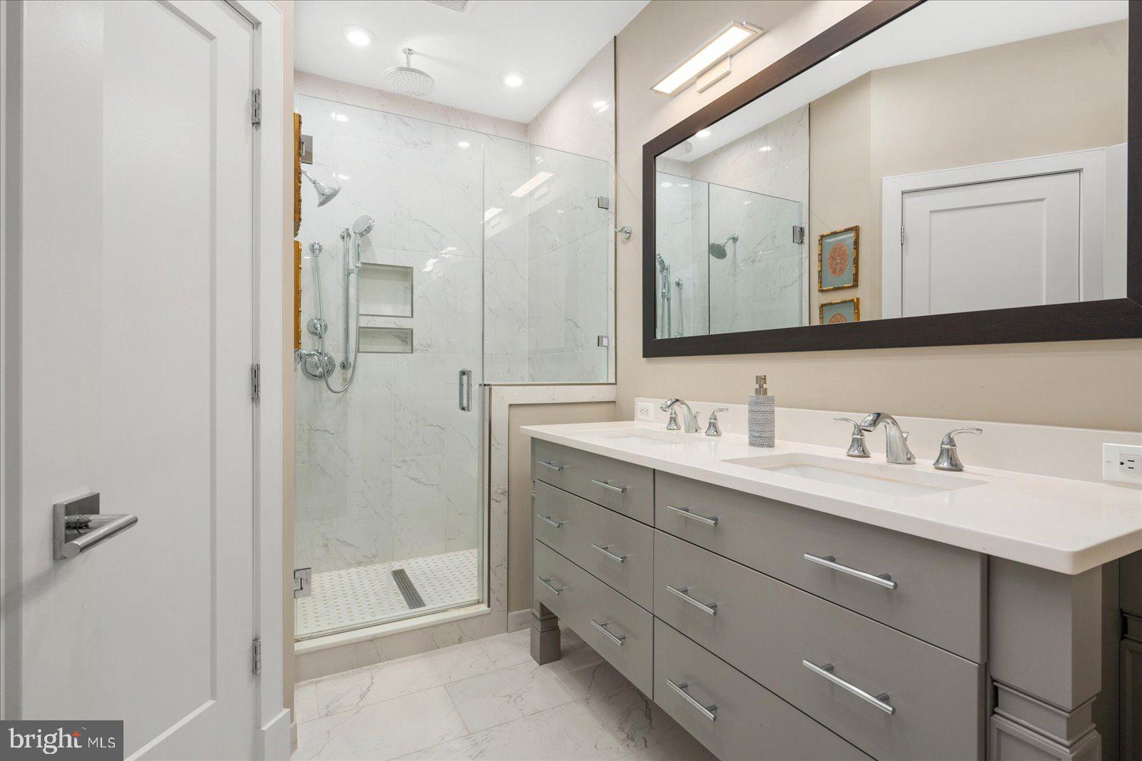 THE TOWNS AT ABINGDON PLACE - Residential