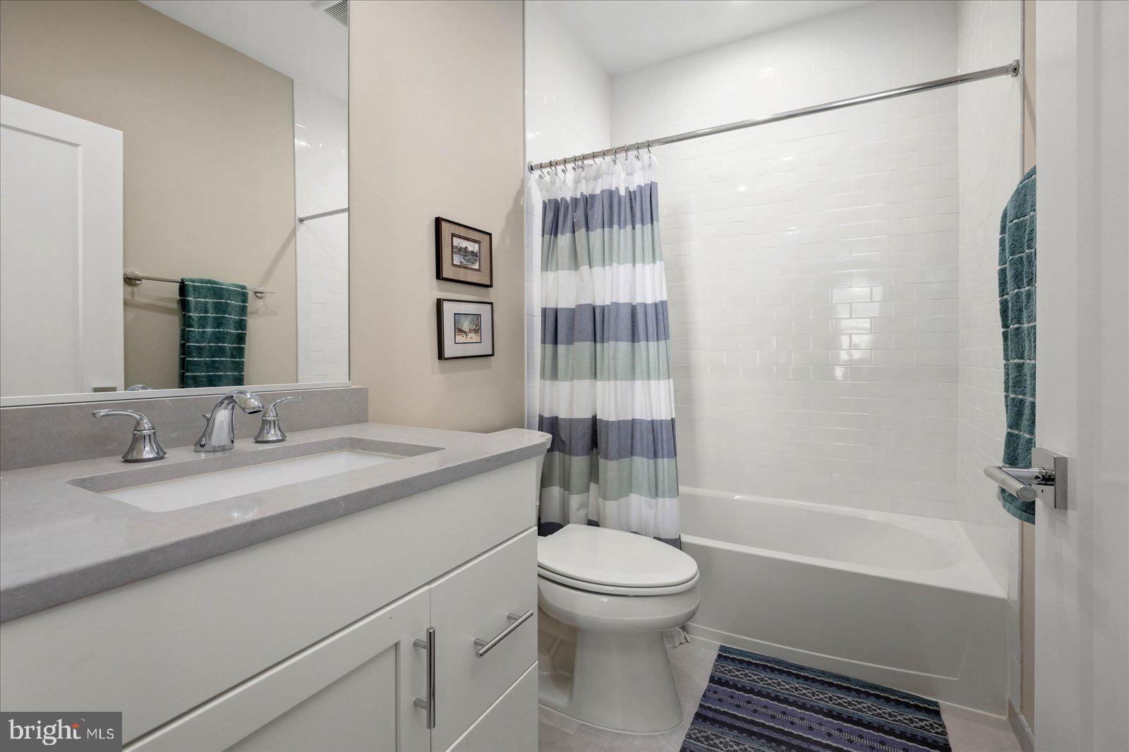 THE TOWNS AT ABINGDON PLACE - Residential