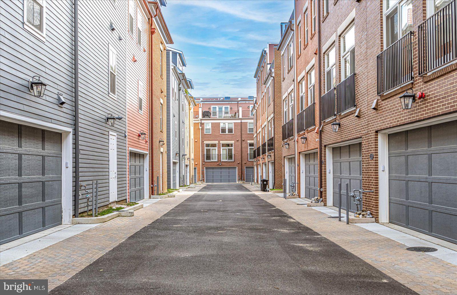 THE TOWNS AT ABINGDON PLACE - Residential