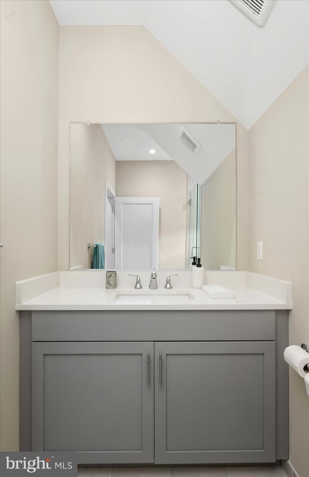 THE TOWNS AT ABINGDON PLACE - Residential