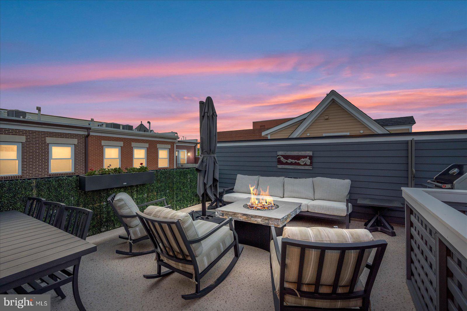 THE TOWNS AT ABINGDON PLACE - Residential