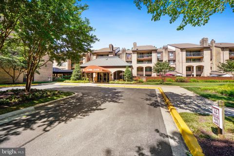 Photo of 11400 Strand Drive #R-302, ROCKVILLE, MD 20852 (MLS # MDMC2202838)