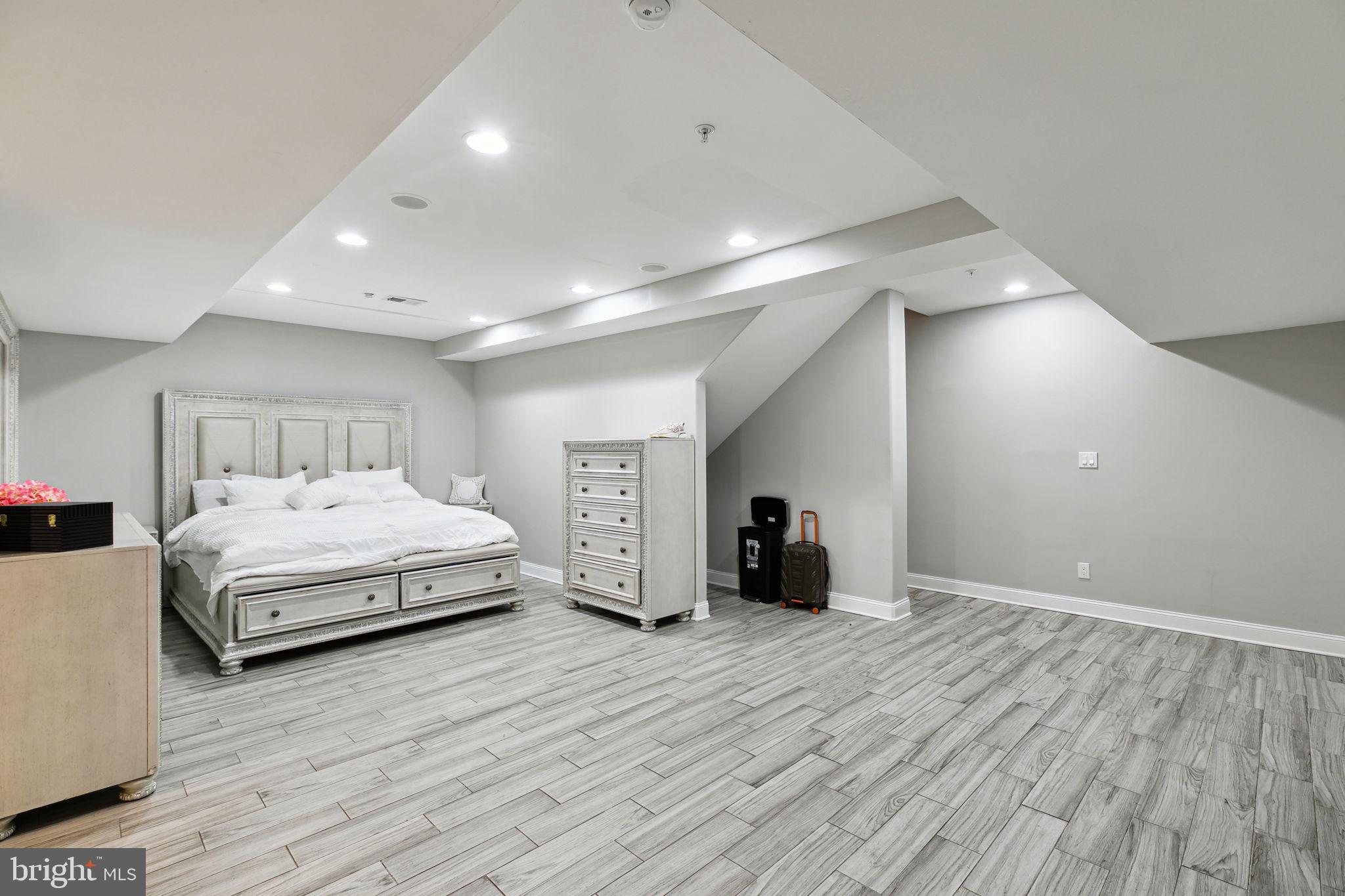 OLDE KENSINGTON - Commercial Sale