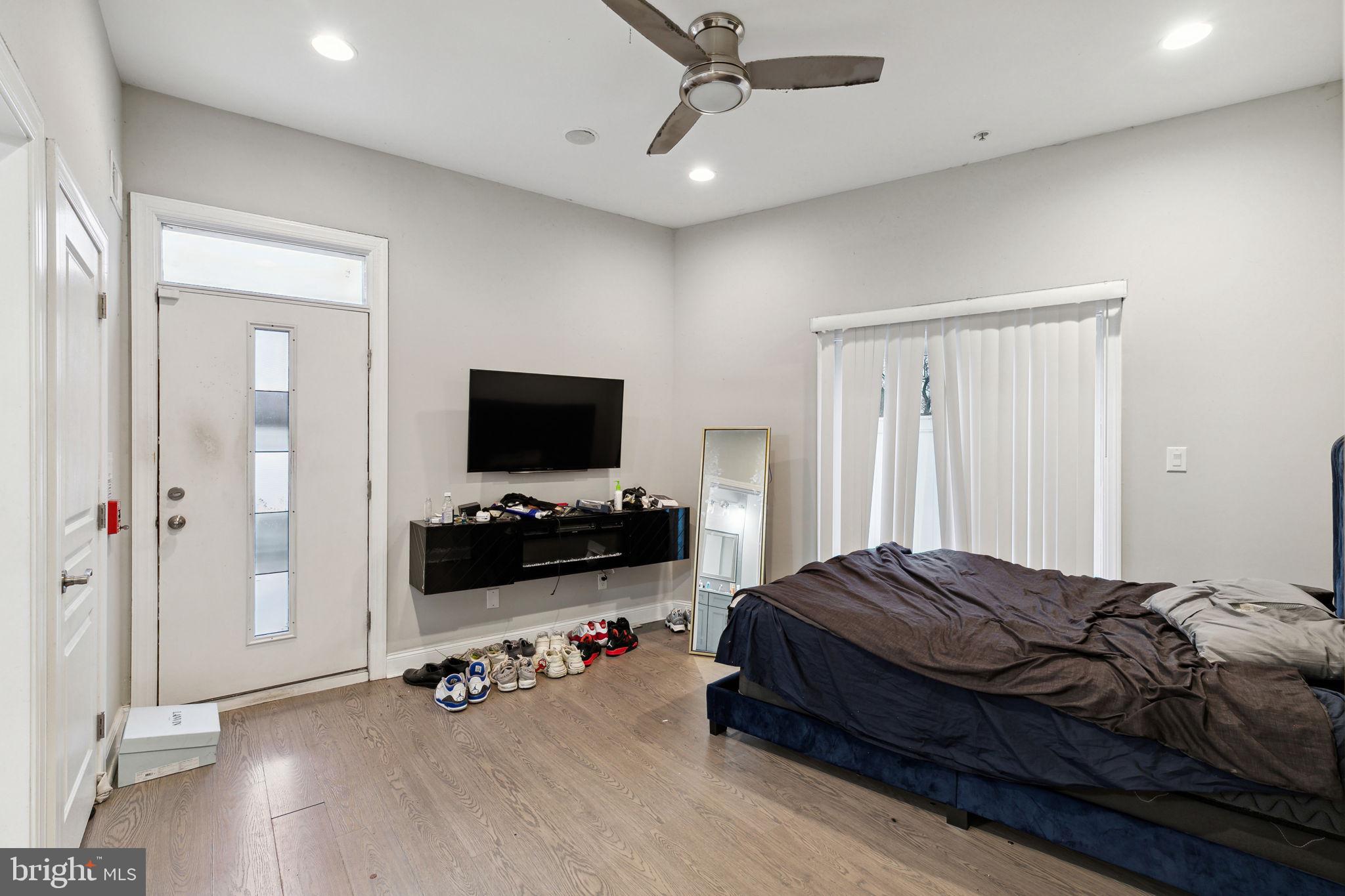 OLDE KENSINGTON - Commercial Sale