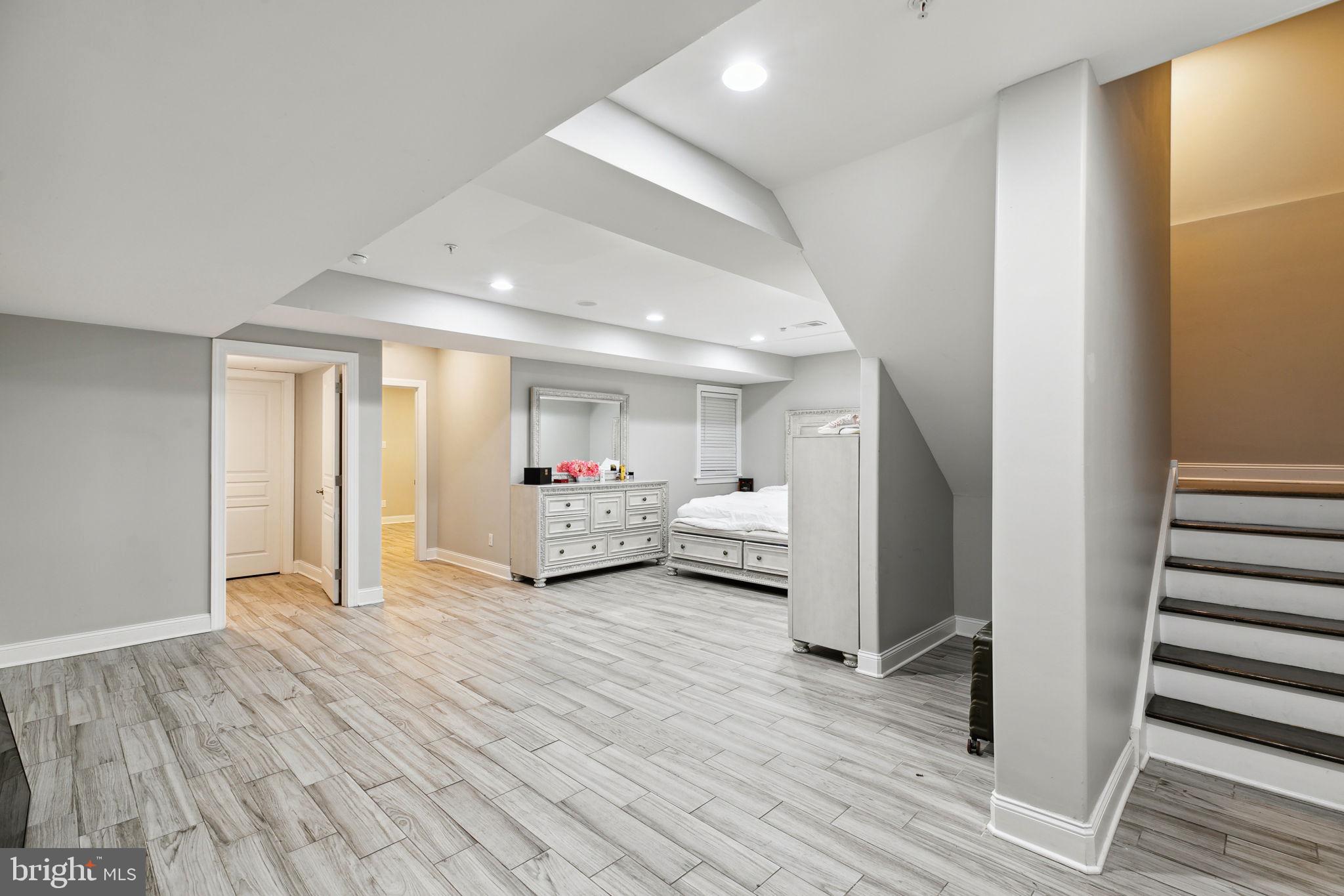 OLDE KENSINGTON - Commercial Sale