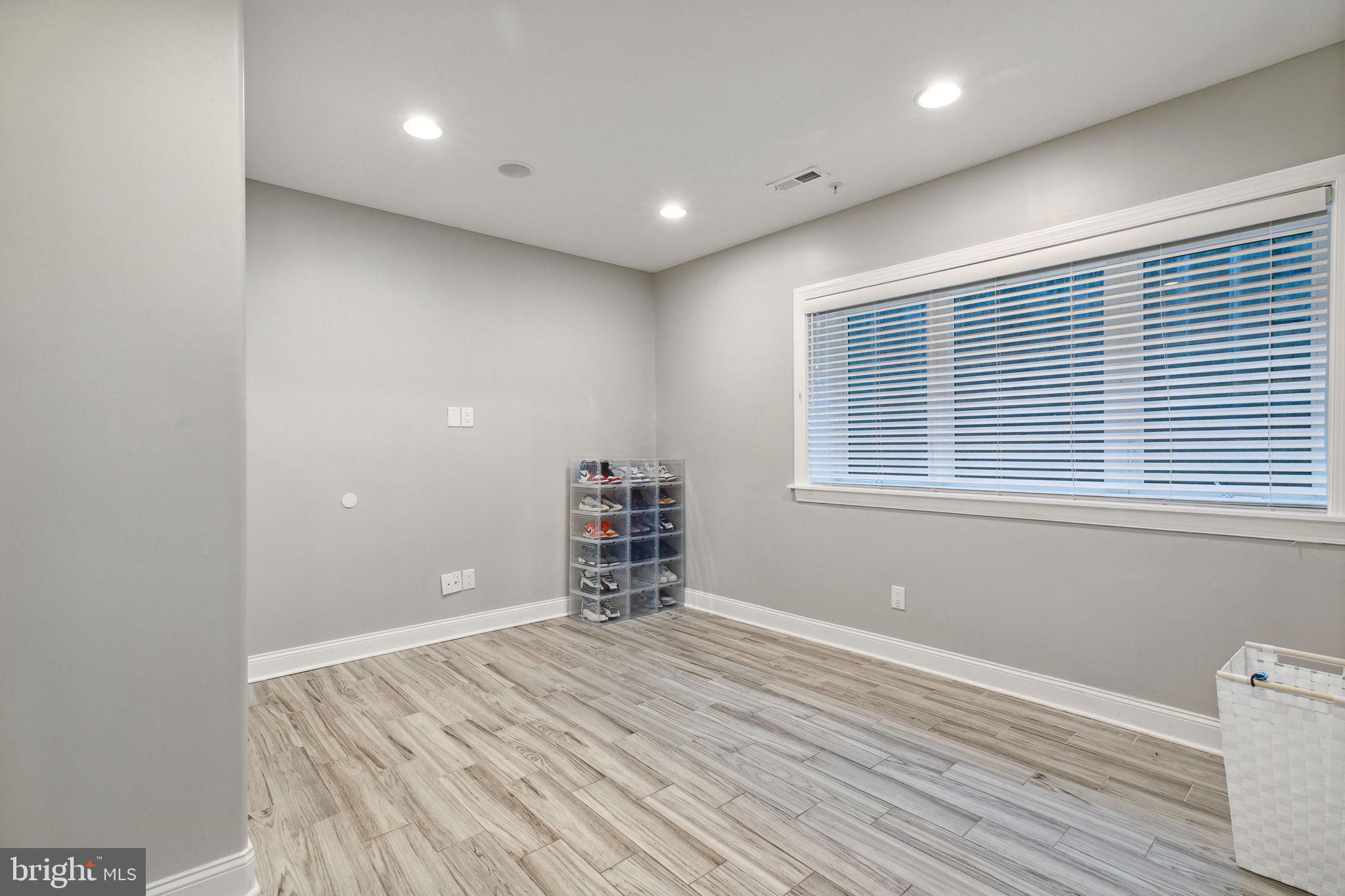OLDE KENSINGTON - Commercial Sale