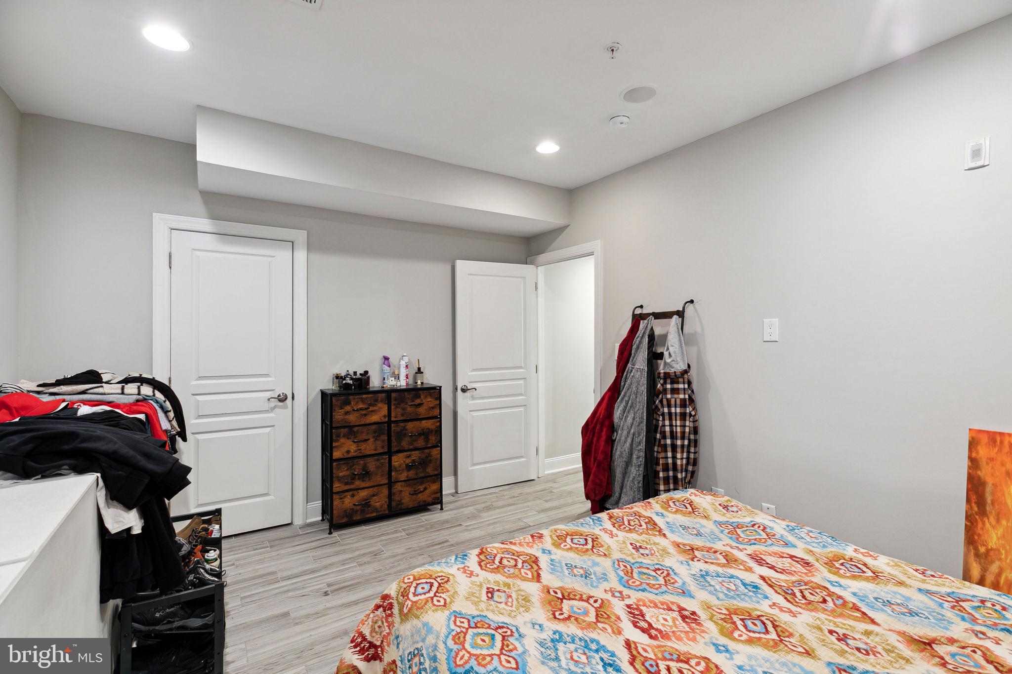 OLDE KENSINGTON - Commercial Sale