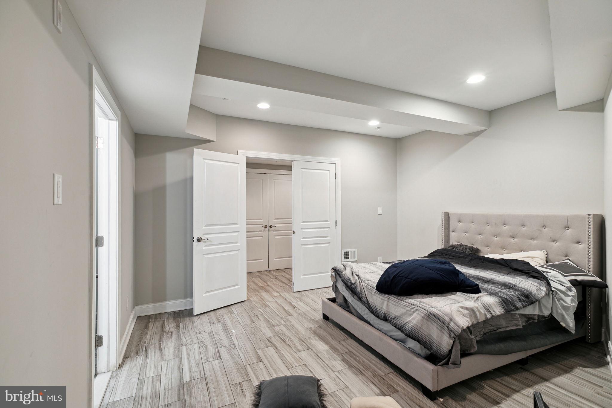 OLDE KENSINGTON - Commercial Sale