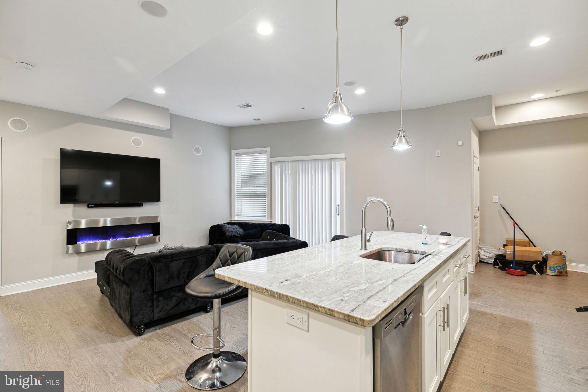 OLDE KENSINGTON - Commercial Sale