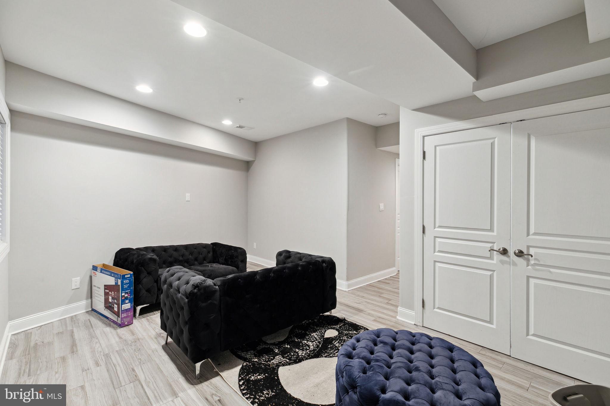 OLDE KENSINGTON - Commercial Sale