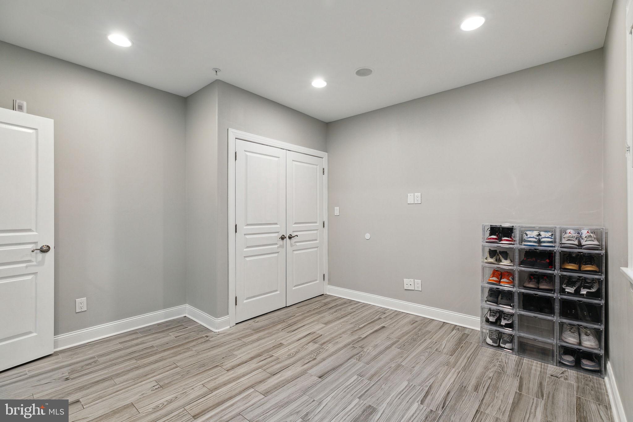 OLDE KENSINGTON - Commercial Sale