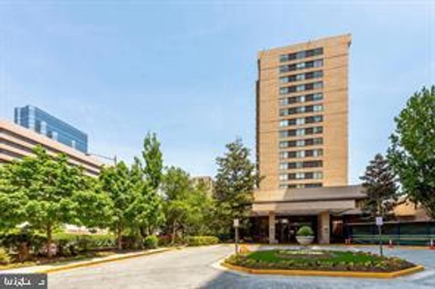 ***********Gorgeous luxury highrise condo w/ 3 bedrooms and 2.5 baths located Skyline House. Very spacious & bright, large balcony w/floor tiles. Hardwood floors, berber carpet in the bedrooms. freshly painted. The kitchen has been remodeled with custom cabinetry, Corian countertops with backsplash, stainless refrigerator and flat cooktop in this impressive kitchen. Stainless washer and dryer. Dining & living area are open to spacious and bright balcony. Great location with numerous amenties including rooftop sundeck, billard room, party room, large outdoor pool, exercise room, picnic area and basic cable. Rent includes water, basic cable, pool, trash,fitness center,meeting room, party room, billard room, 1 car garage and one assigned parking space, 24 hr front desk security. Ready to move in.