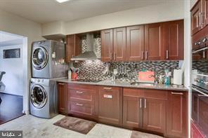 SKYLINE HOUSE - Residential Lease