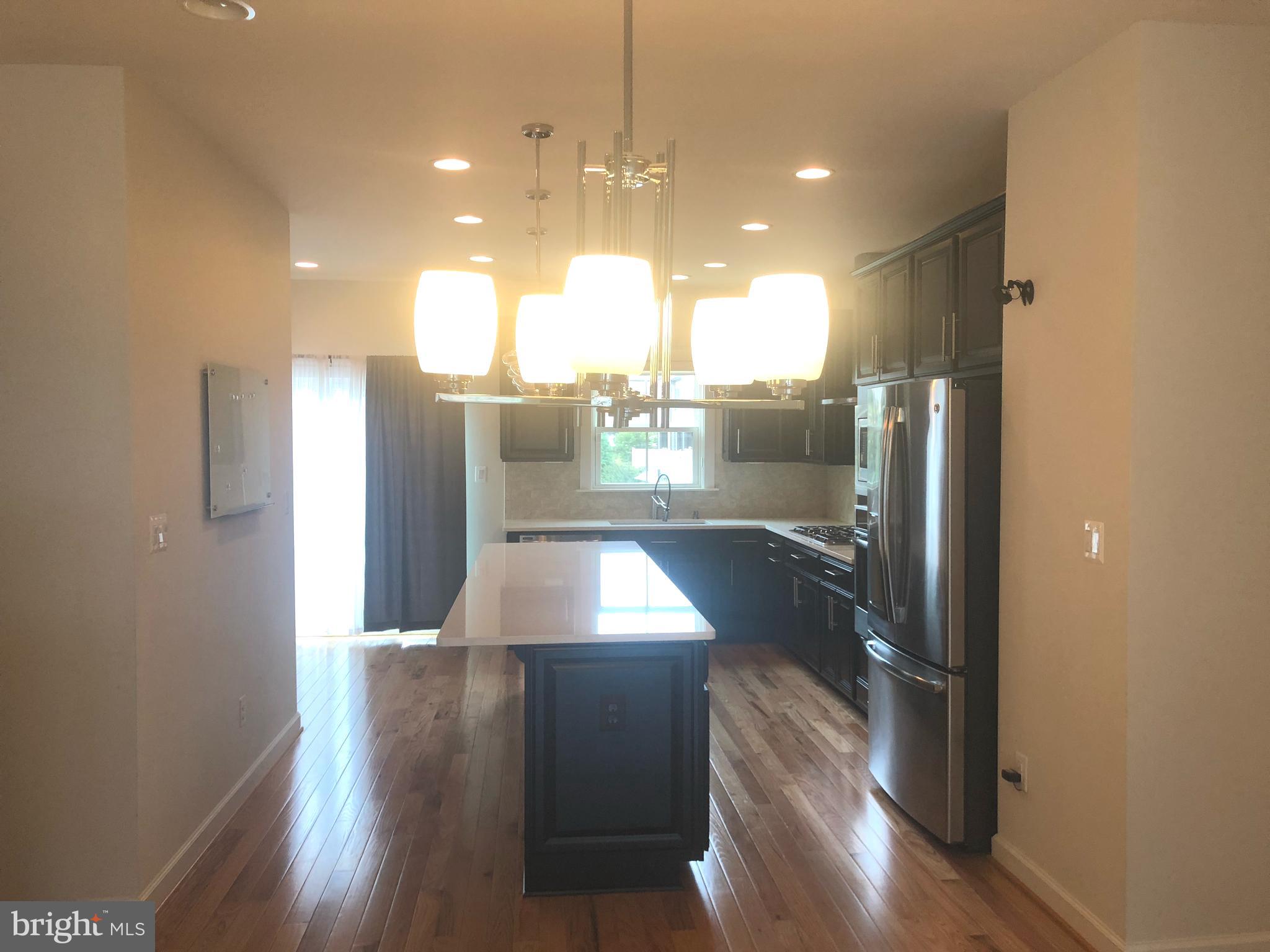 METRO ROW - Residential Lease