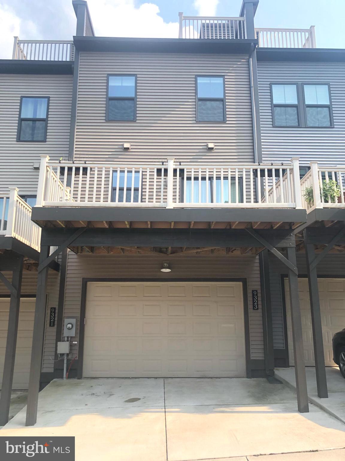 METRO ROW - Residential Lease