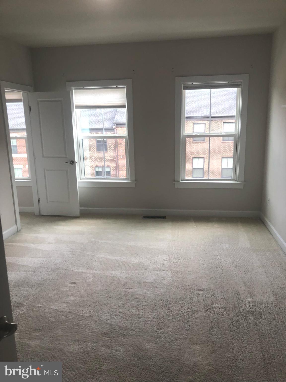 METRO ROW - Residential Lease