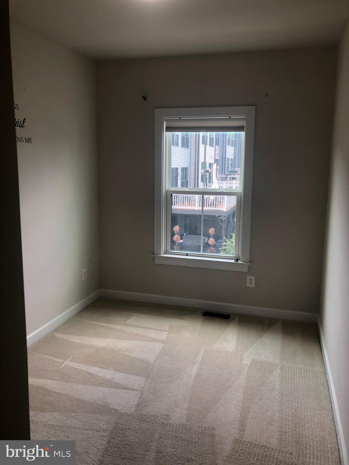 METRO ROW - Residential Lease